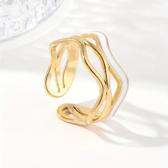 Jewelry - NEW! Resizable ring.   BTQ